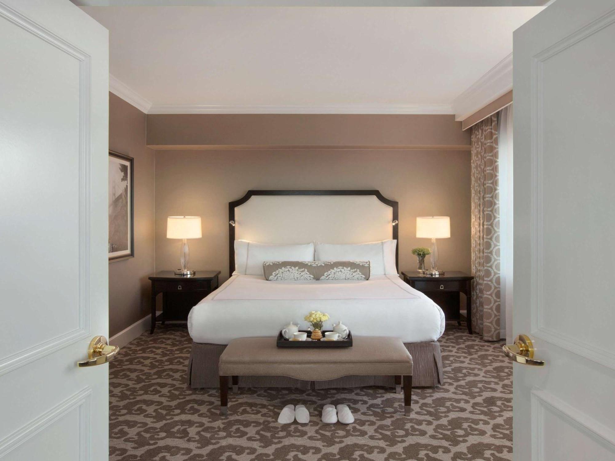Fairmont San Francisco Hotel Exterior photo A bedroom at The Ritz-Carlton, Boston