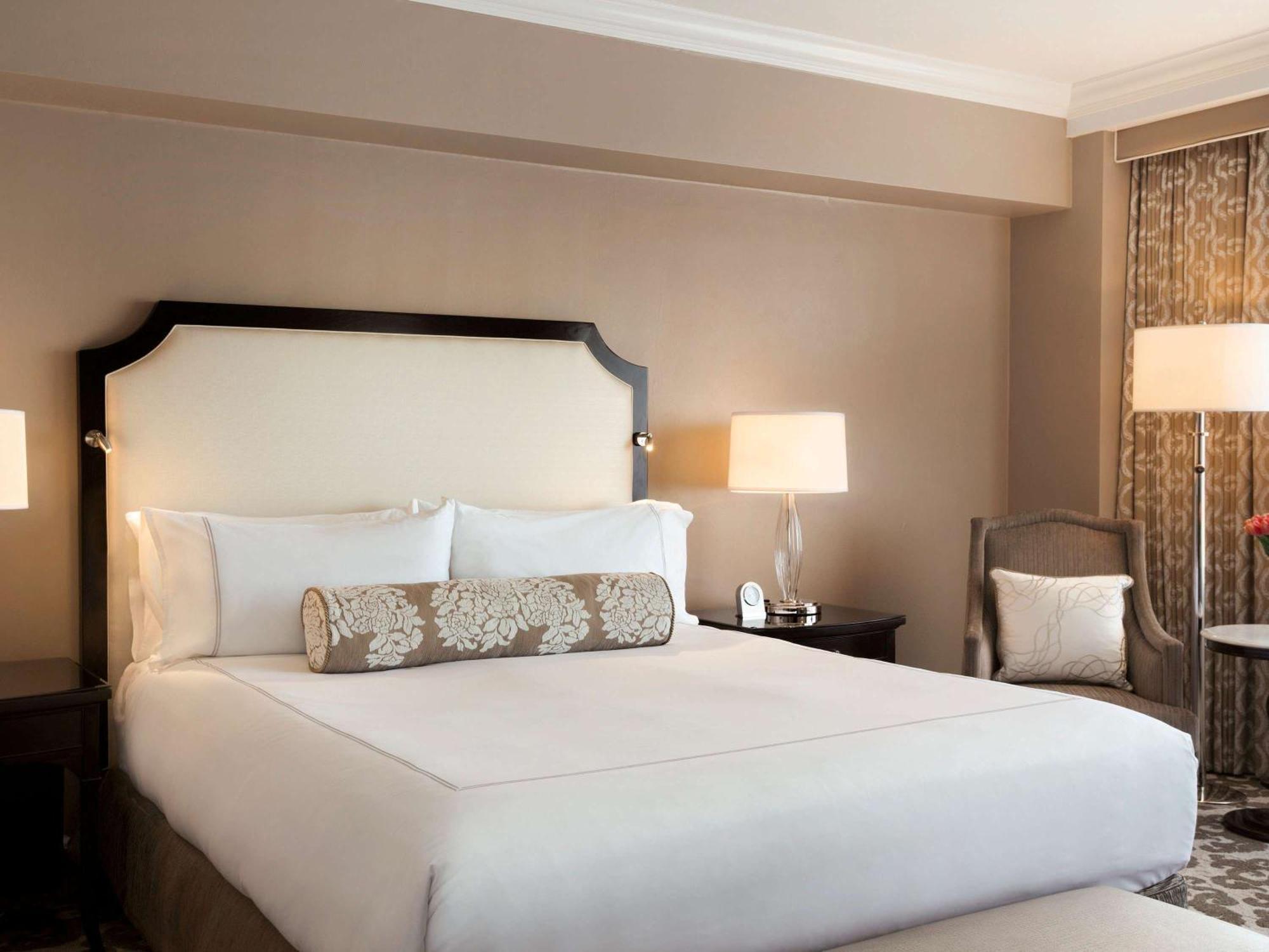 Fairmont San Francisco Hotel Exterior photo A guest room at the Four Seasons Hotel